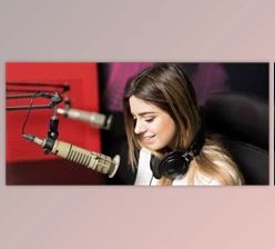 Download Journalism -TV Reporters, News Anchors Look Great on TV